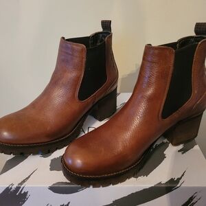 Madison leather Cognac booties